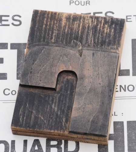bold fat letter: &#034;r&#034; vintage wooden letterpress printing block wood type printer