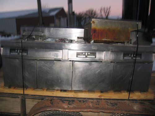 FRYMASTER 4 BAY FRYER WITH FILTRATION GAS FRIED CHICKEN FRIES PITCO FOUR