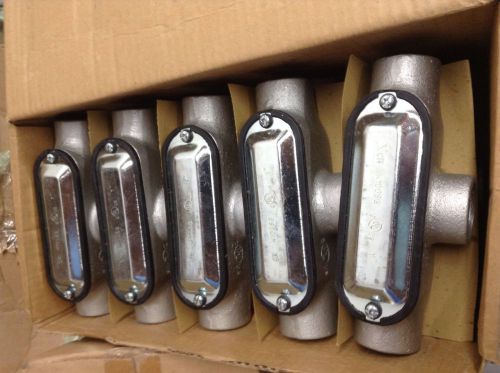 Lot of 10 1&#034; Crouse-Hinds T100m form 5 conduit body. Cover and gasket included.