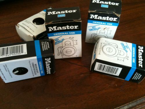 Master Locks 1525 - Combination Padlocks 5-Pack of Master Locks #1525