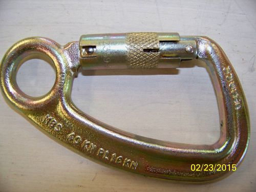 CAPTIVE EYE CARABINER TRIPLE TWIST-LOCK