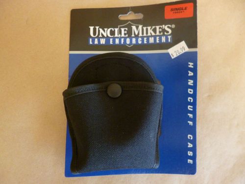 UNCLE MIKE&#039;S 88251 SINGLE HANDCUFF CASE FOR BELTS UP TO 2-1/4&#034;