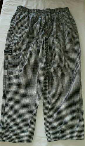 CHEF UNIFORMS HOUNDSTOOTH CHEF PANTS SIZE XL.      X6