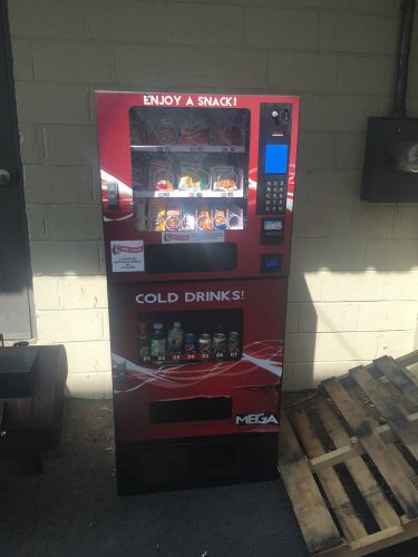 mega combo vending machine only 3 year old 4000 $value
