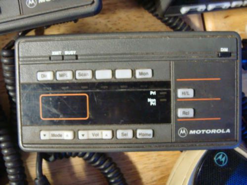 Motorola w base mic speak wire radio maratrac hcn1089a model t73xta7ta7bk for sale