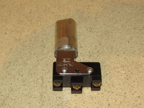 UEC United Electric Controls MODEL# J40-14722  Vacuum Switch