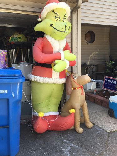 8ft inflatable grinch with Max AS IS