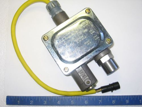 Barksdale 9048-2-g hydraulic pneumatic pressure actuated switch 50-500 psi for sale