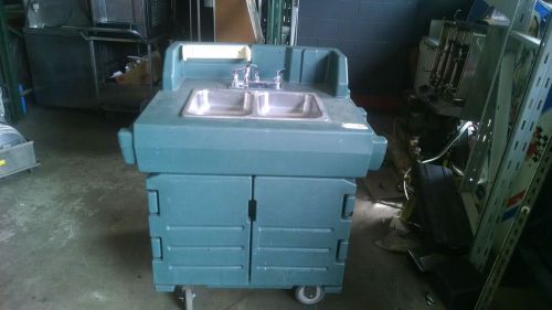 Cambro KSC402 Portable 2 Compartment Hand Washing Sink