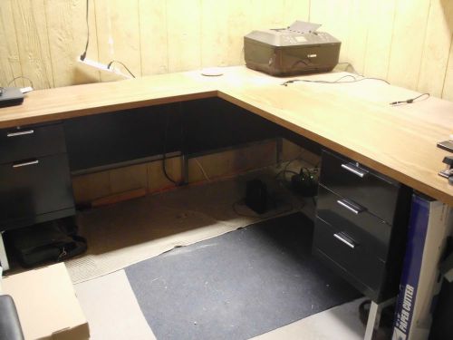 Set of 5 steelcase office furniture - desk &amp; cabinets for sale