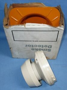 Johnson Controls 1551J Smoke Detector
