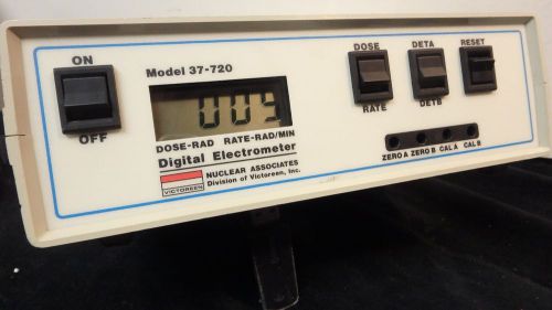 NUCLEAR ASSOCIATES VICTOREEN 37-720 DOSEMETER DIGITAL ELECTROMETER - WORKING