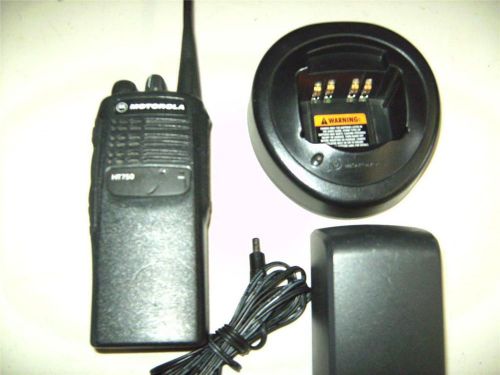 1 motorola ht750 radio battery charger 16ch vhf 138-174mhz narrowband 14 for sale