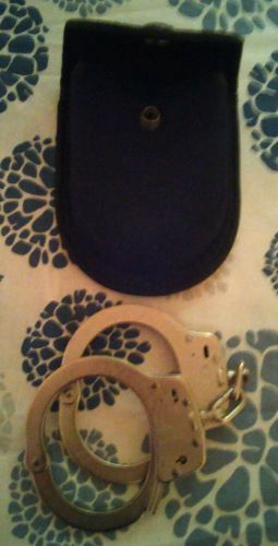 Smith and wesson hand cuffs