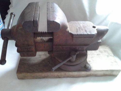 Vintage Columbian Bench Vise C 44 made in Cleveland  4&#034; Jaw