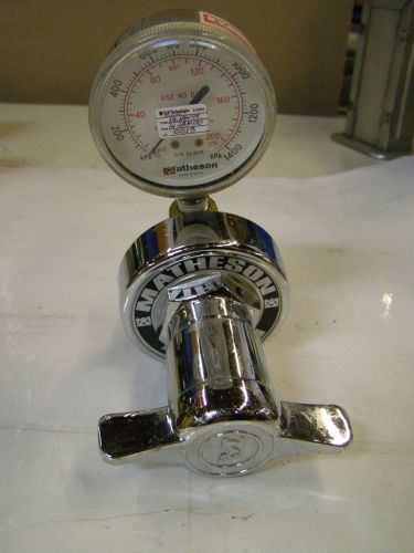 MATHESON Regulator Valve 3476 with Matheson 63-3122 200 PSI Pressure Gauge