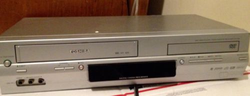 Toshiba SD-V392 DVD/VCR Combo , Silver  goog   condition