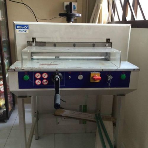 A3 size electric paper cutter machine. kwtrio 3952 guillotine for sale