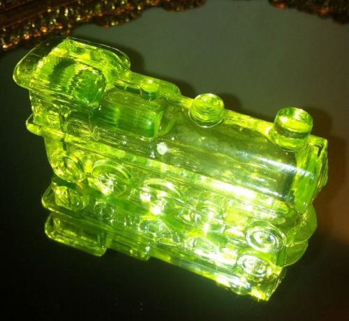 Green Vaseline glass train engine uranium yellow canary railroad boyd car RR art