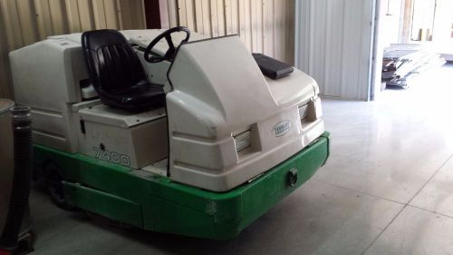 Tennant 7400 lp ride on scrubber propane floor scrubber for sale