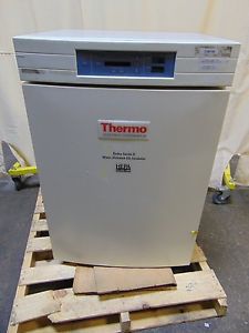 Forma Thermo Scientific Laboratory Water Jacketed CO2 Incubator 3110