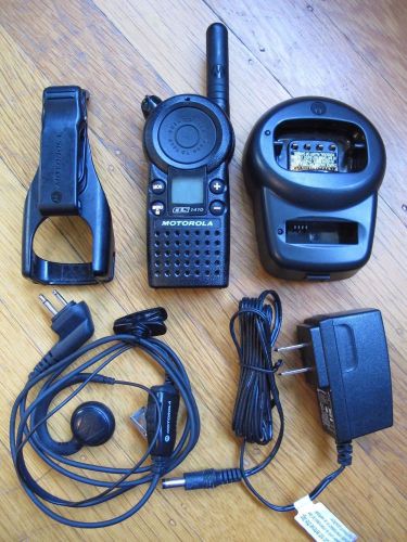 Motorola CLS1410 UHF Two-way Radio with Earpiece - 4 channels