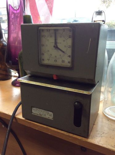 LATHEM Time Clock Model 2121 Employee Time Recorder  Works