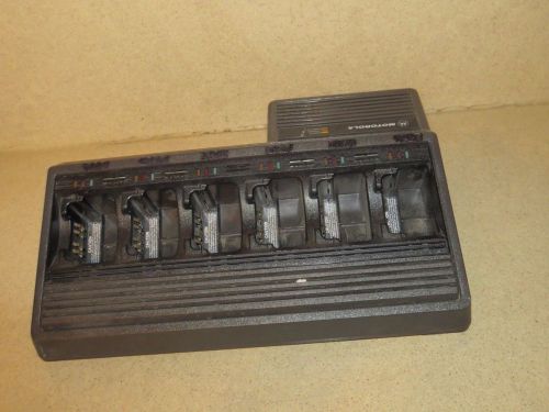 MOTOROLA RADIO BATTERY CHARGER MODEL NTN1177D - 6 BAYS (B1)