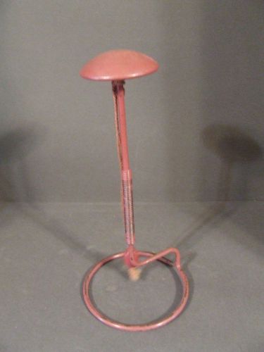 VINTAGE PINK WOOD &amp; METAL HAT STAND WITH SPRING &amp; STRING – Picture 1