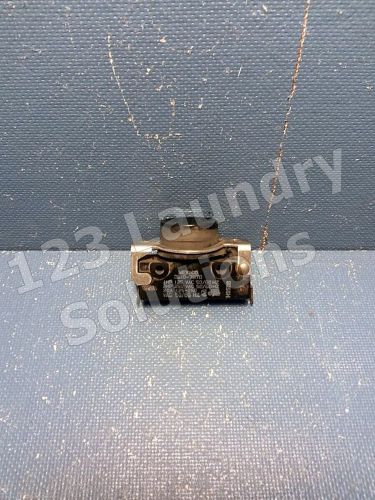 McGill Push Button Switch 20AMPS Cissell/Speed Queen P/N: 2610-7070 TU9028 Used