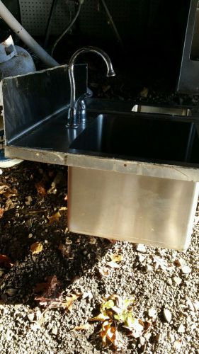 Stainless steel sink