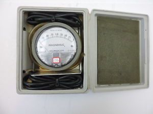 Dwyer 2002C Magnehelic Water Pressure Gauge – Picture 1
