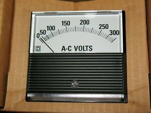 Square D Company 3 1/2 AC Voltmeter PANEL METER CLE8-V3A300 Self Contained -1985