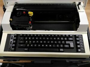 Royal Alpha 2015 Typewriter Royal Business Machines with Case