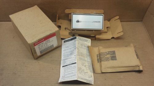 Honeywell  T874D 1363 Multi-Stage Thermostat 24v Control Rnge 40-90 W/Subbase