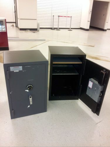 Safe w/ combination used commercial store security jewelry grocery restaurant for sale