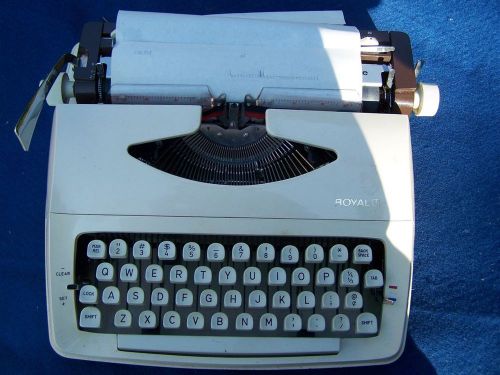 Royal  Portable  II typewriter  10  cpi    -9