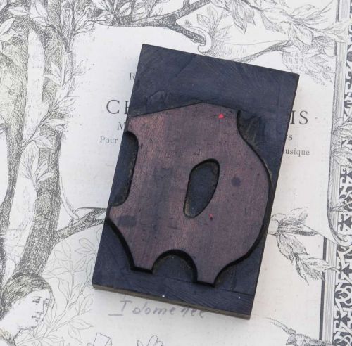 letter: a  blackletter wood type 3.54&#034; woodtype font letterpress printing block