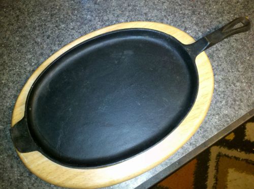 Dansk Design Cast Iron Sizzling Steak Plate Fajita Platter with Wooden Base