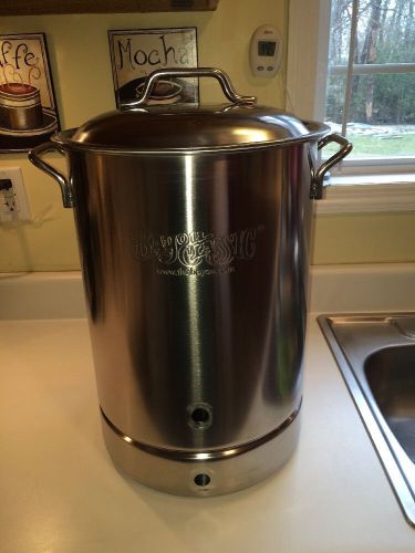 Bayou Classic 8-gallon Brew Kettle READ!!  REDUCED FOR TODAY ONLY!!
