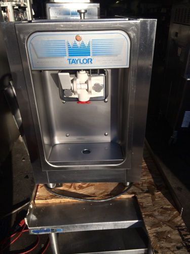 Taylor 152 soft serve frozen yogurt ice cream machine fully working 115v air for sale