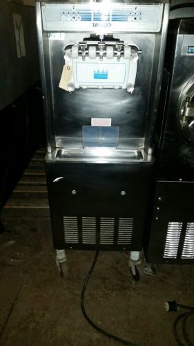 Taylor Soft Serve Machine  2 FLAVOR AND TWIST!!  SINGLE PHASE AIR COOLED