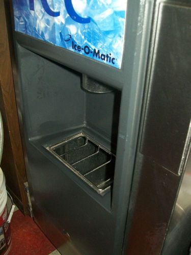 ICE MAKER AND DISPENSER,  WATER COOLED, 115V, MOTEL TYPE, 900 ITEMS ON E BAY