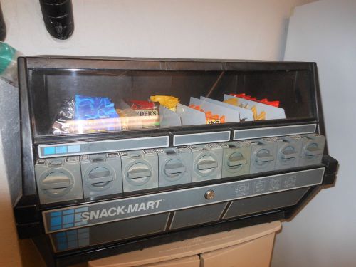 Snack-Mart Candy Chips Snacks Vending Machine Winnebago Illinois WORKS makes $$