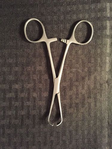 COLUMBIA STAINLESS Towel Forceps Non-Perforating 9x10 Teeth 5.5&#034; Great Condition