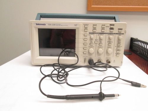 Tektronix TDS 220 2  Channel Digital Real Time Oscilloscope Used With Probe