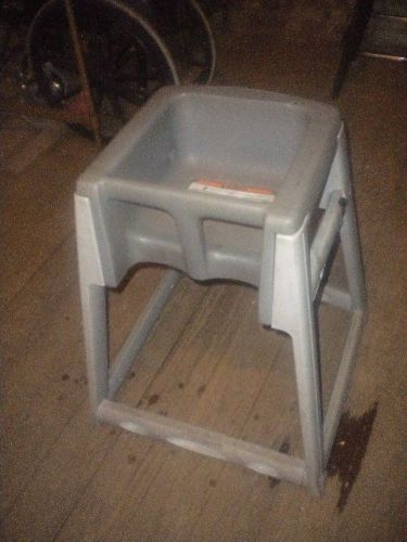 Lot of 2 high chairs and 3 toddler booster chairs - MUST SELL! SEND ANY ANY OFER