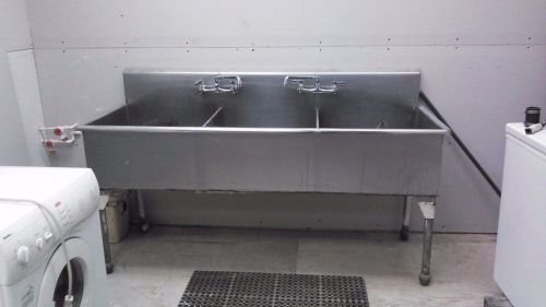 3 Bowl Stainless Steel Sink without drainboards