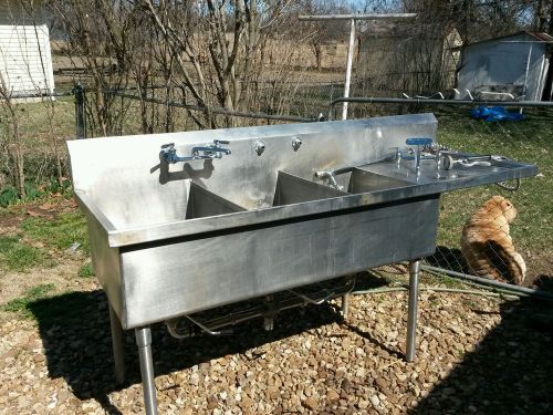 Stainless steel 3 compartment sink with side board