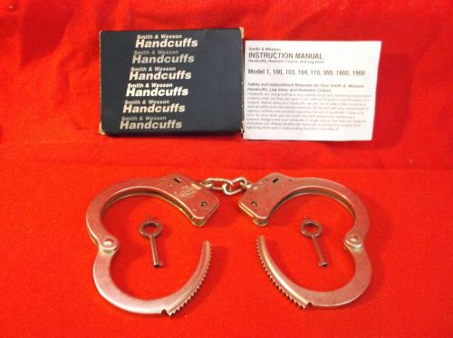 NEW SMITH &amp; WESSON HANDCUFFS MODEL 100 &amp; LEATHER CASE